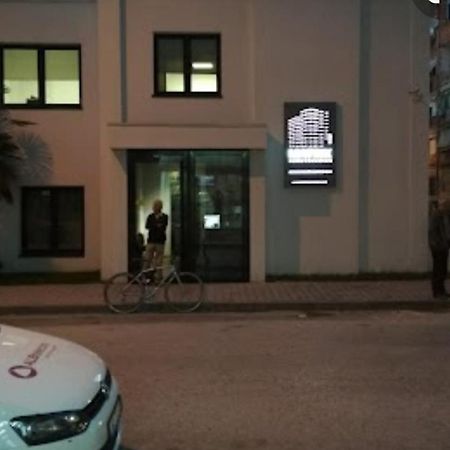 White Apartment Тирана Экстерьер фото