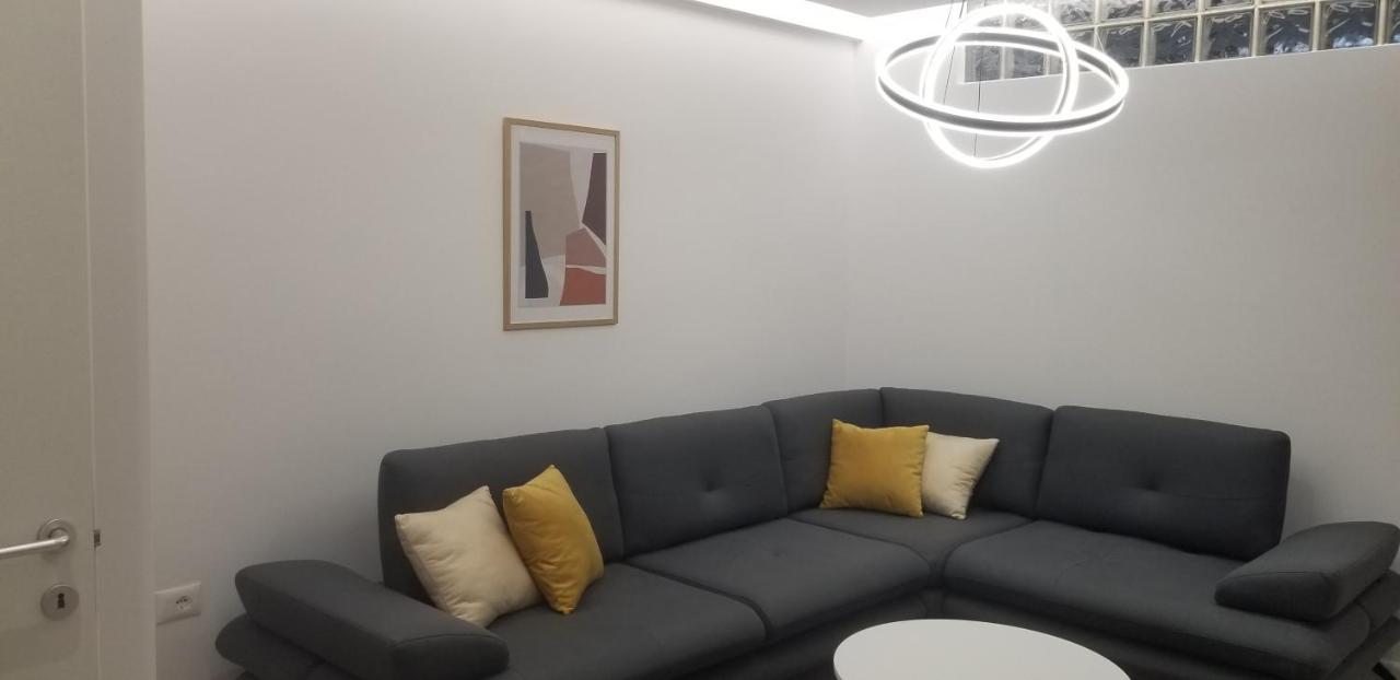 White Apartment Тирана Экстерьер фото